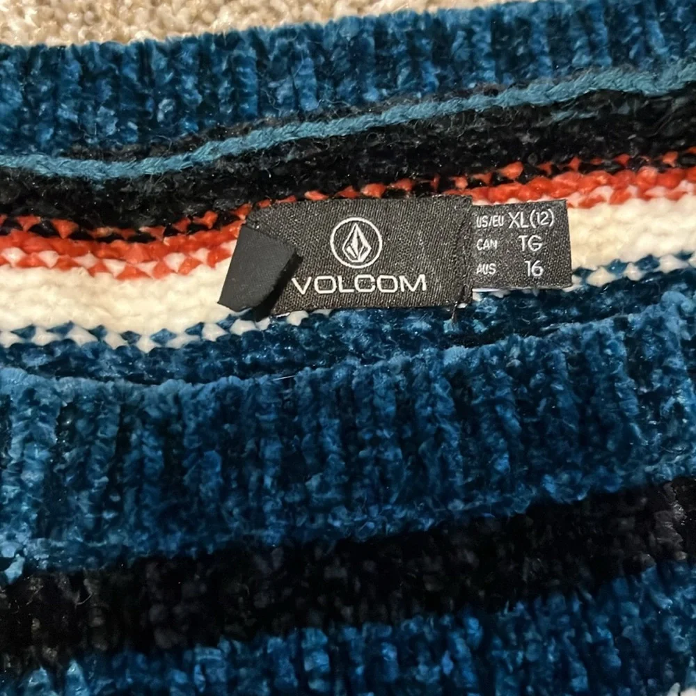 Volcom Cropped Sweater - Picture 2 of 5